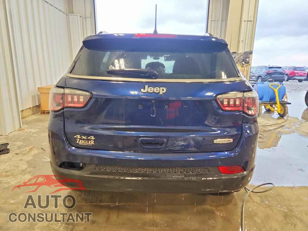 JEEP COMPASS 2018 - 3C4NJDBB2JT342420