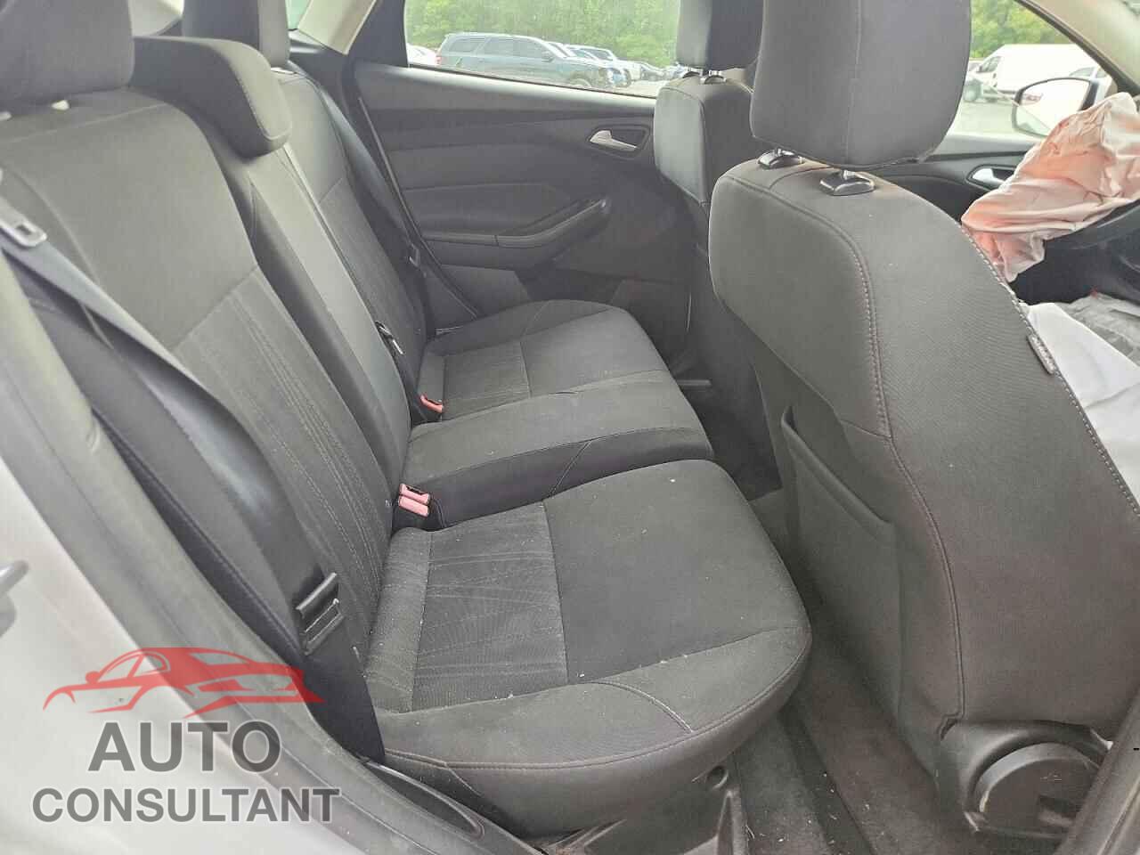 FORD FOCUS 2017 - 1FADP3K23HL217104