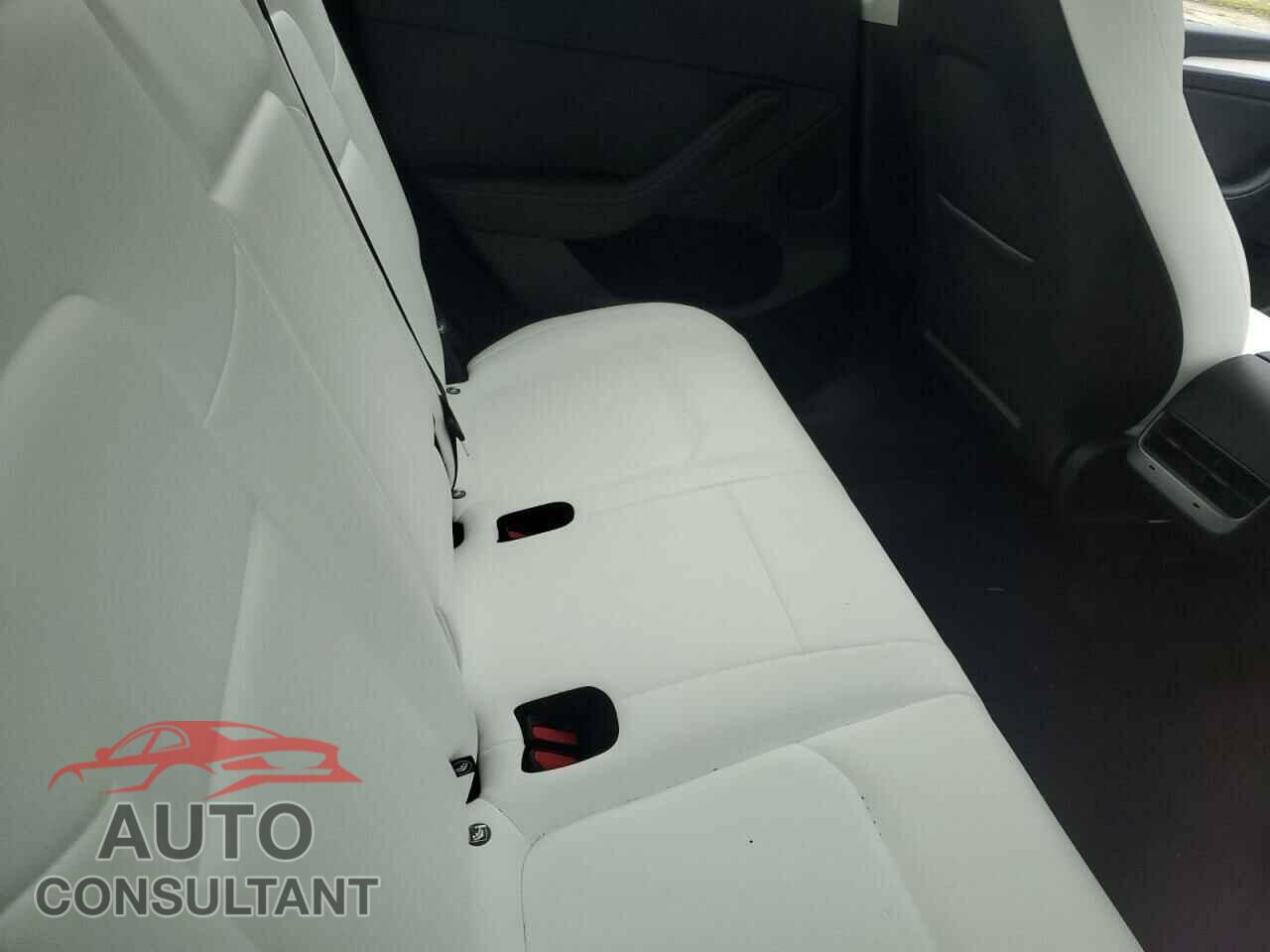 TESLA MODEL Y 2024 - 7SAYGDEE3RF205470