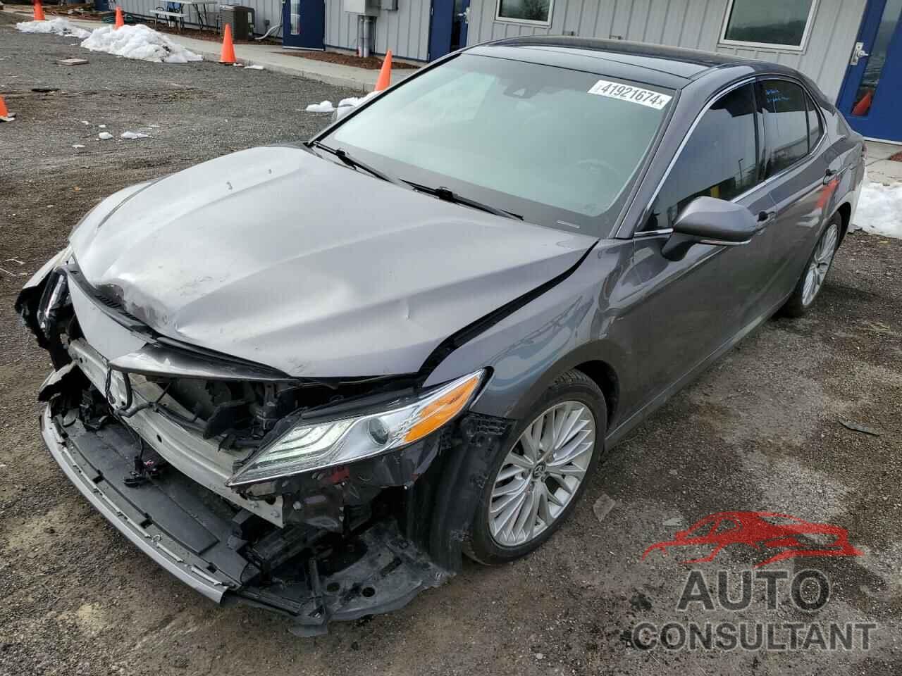 TOYOTA CAMRY 2018 - 4T1B11HK7JU500731