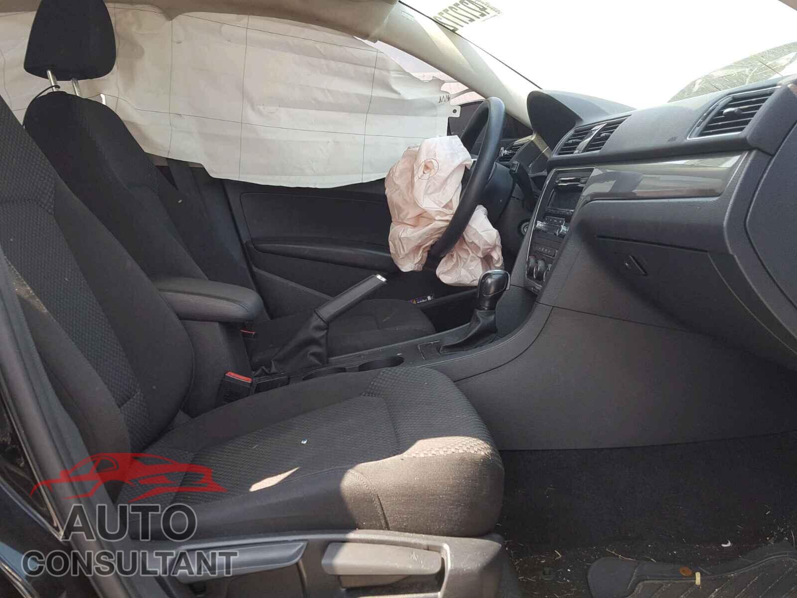 VOLKSWAGEN PASSAT 2015 - 1VWAT7A33FC022527