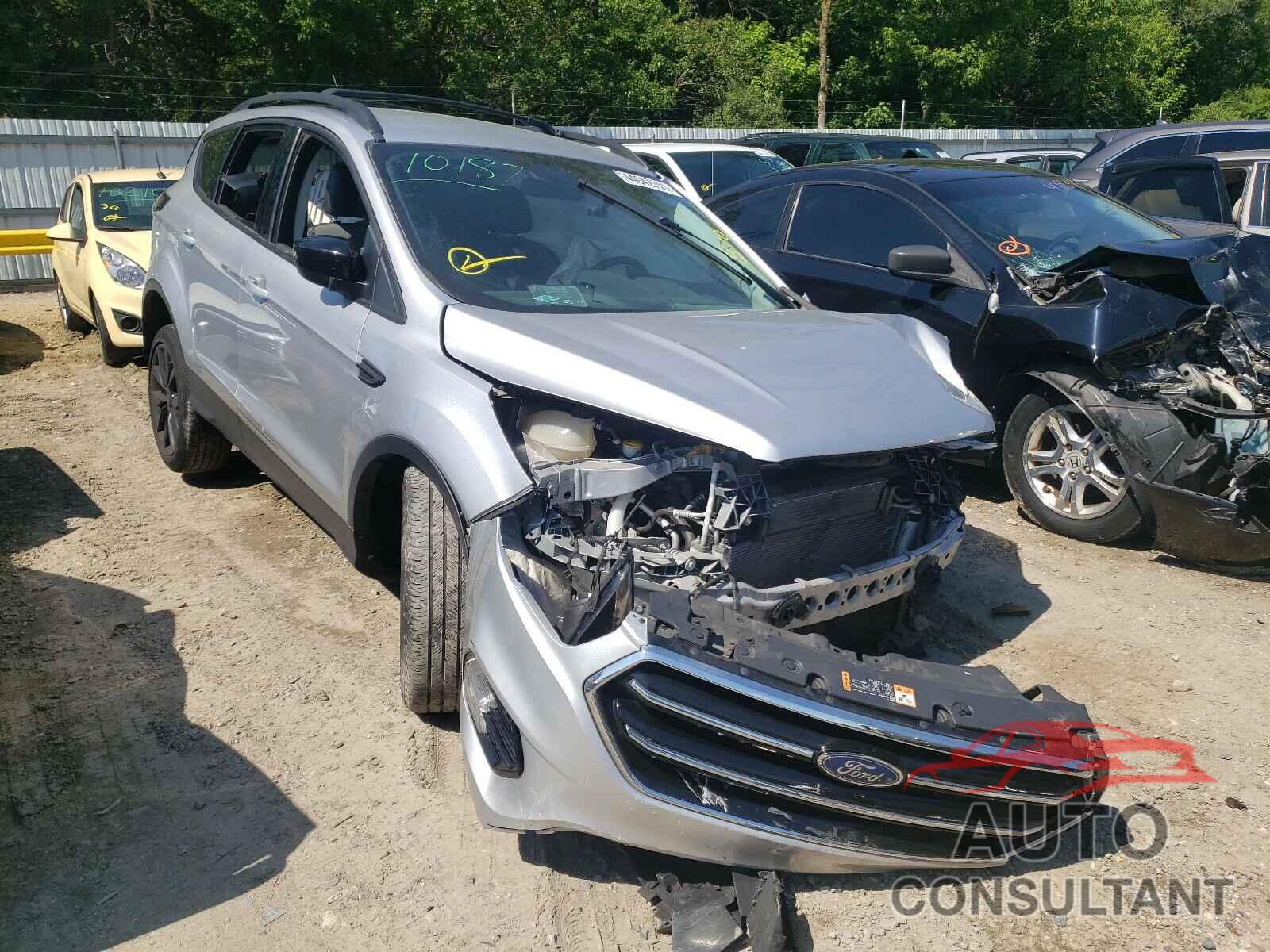 FORD ESCAPE 2017 - 1FMCU9GD1HUE83416