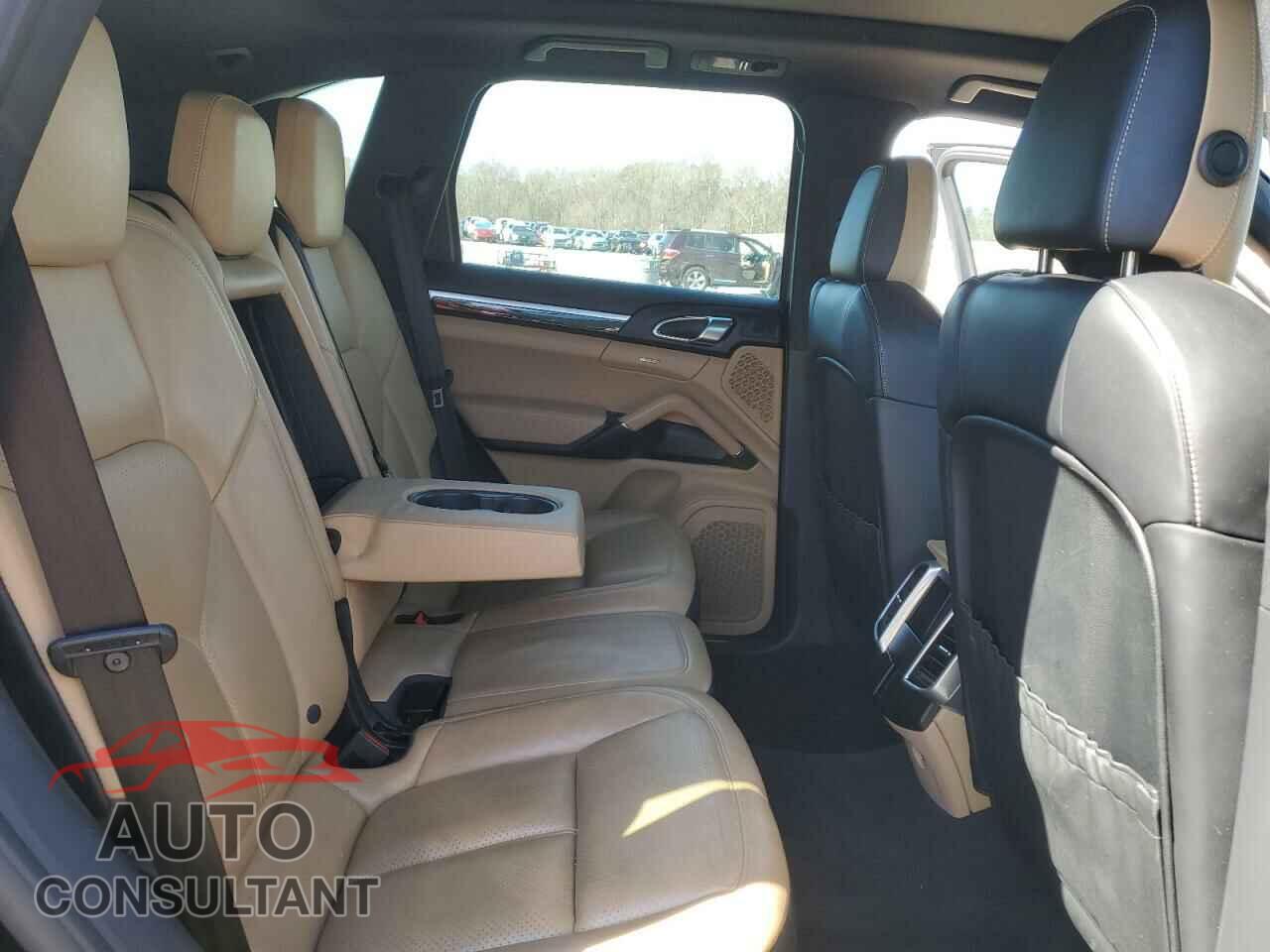 PORSCHE CAYENNE 2016 - WP1AA2A29GKA13923