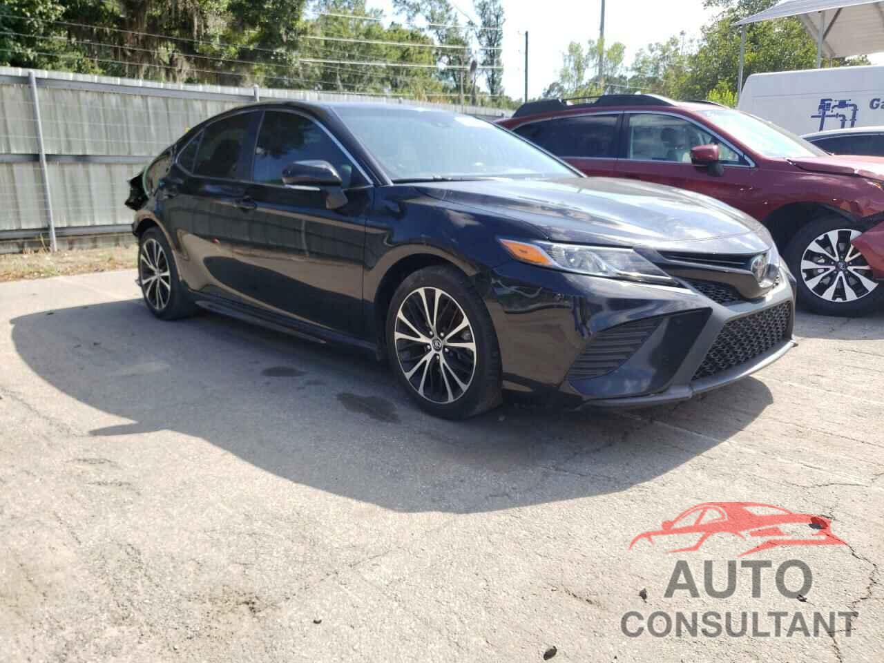 TOYOTA CAMRY 2018 - 4T1B11HK3JU053489