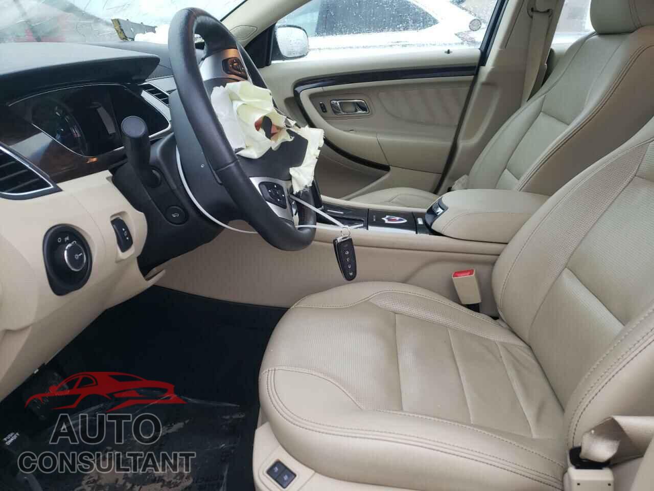 FORD TAURUS 2019 - 1FAHP2F84KG111111