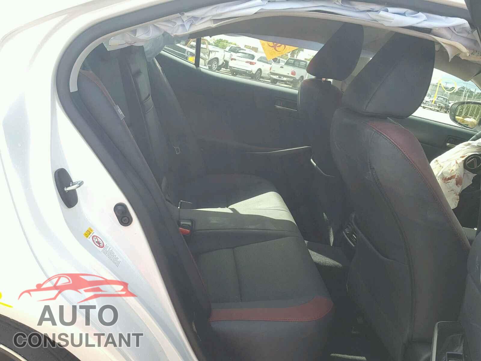 LEXUS IS 2017 - JTHBA1D26H5051216