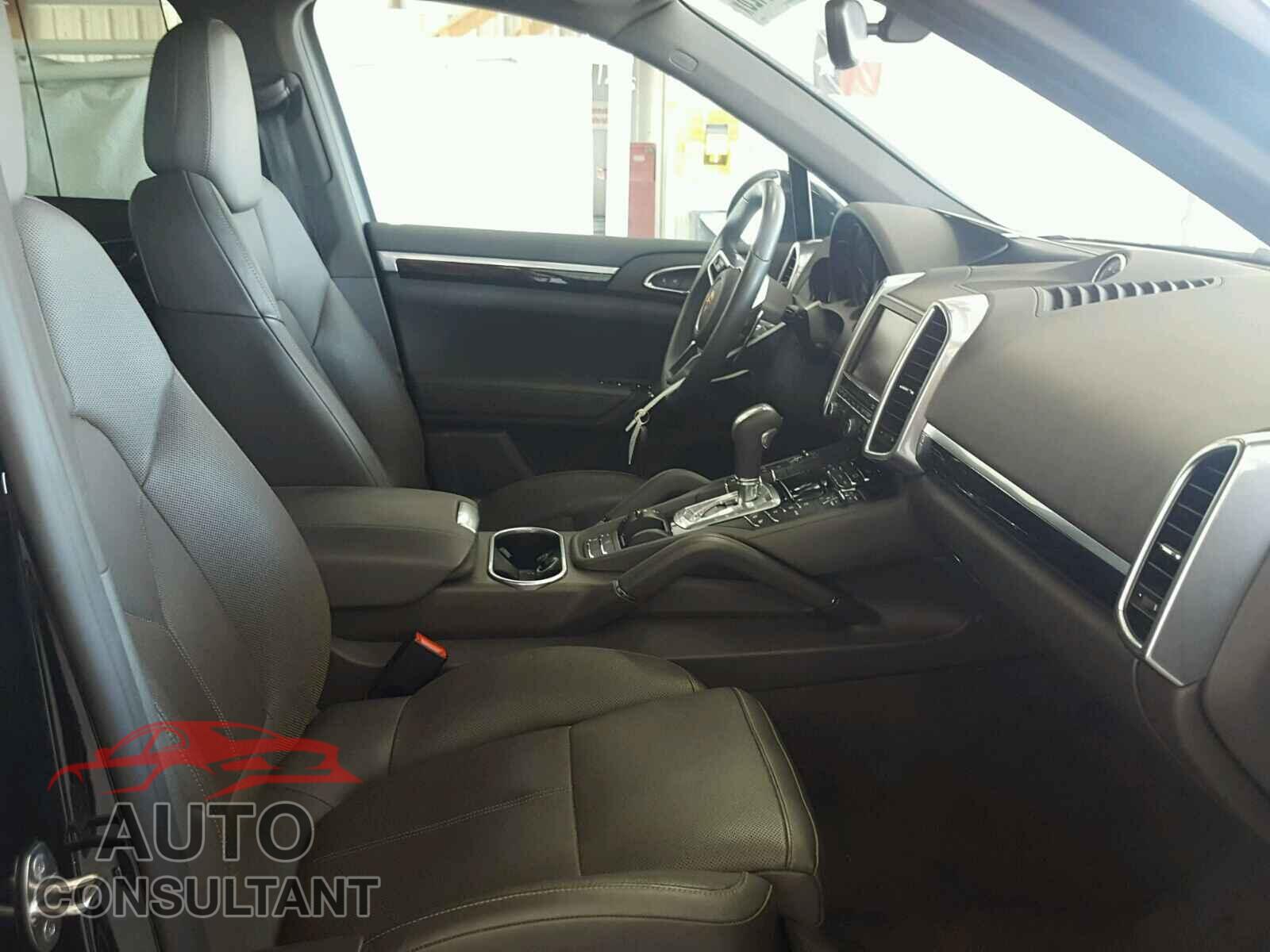 PORSCHE CAYENNE 2016 - WP1AA2A28GLA08495