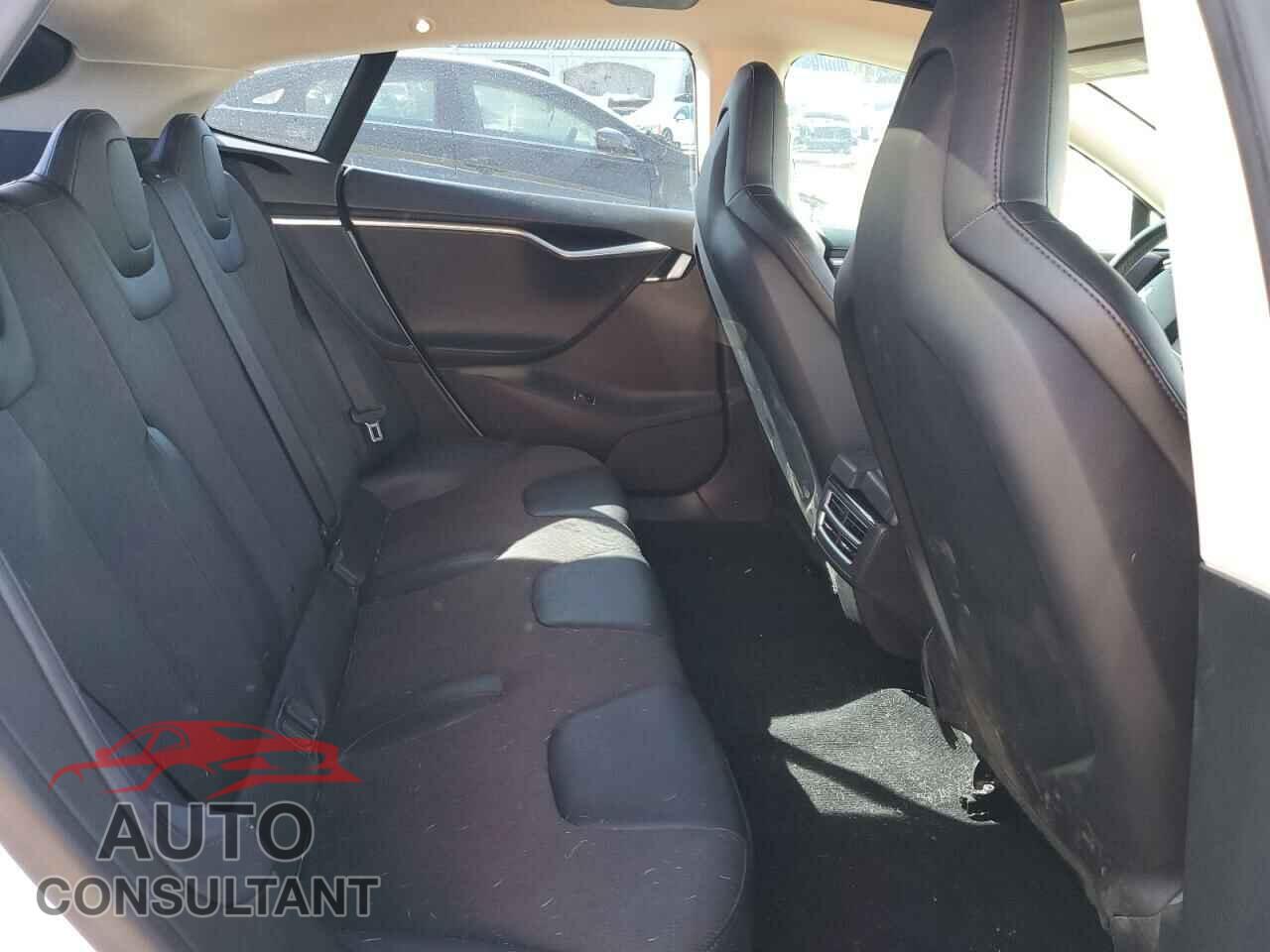 TESLA MODEL S 2013 - 5YJSA1CG8DFP17709