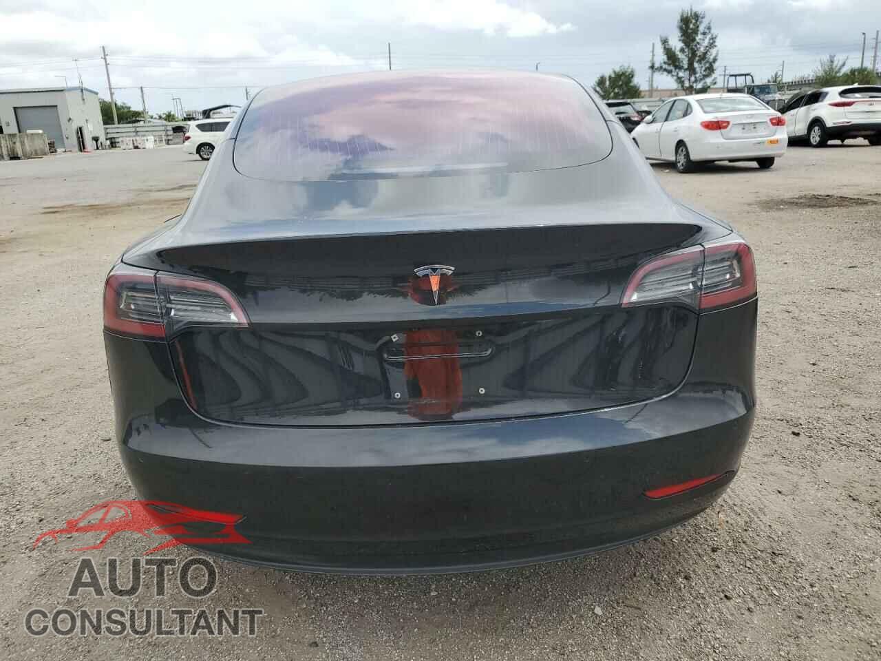 TESLA MODEL 3 2018 - 5YJ3E1EAXJF025402