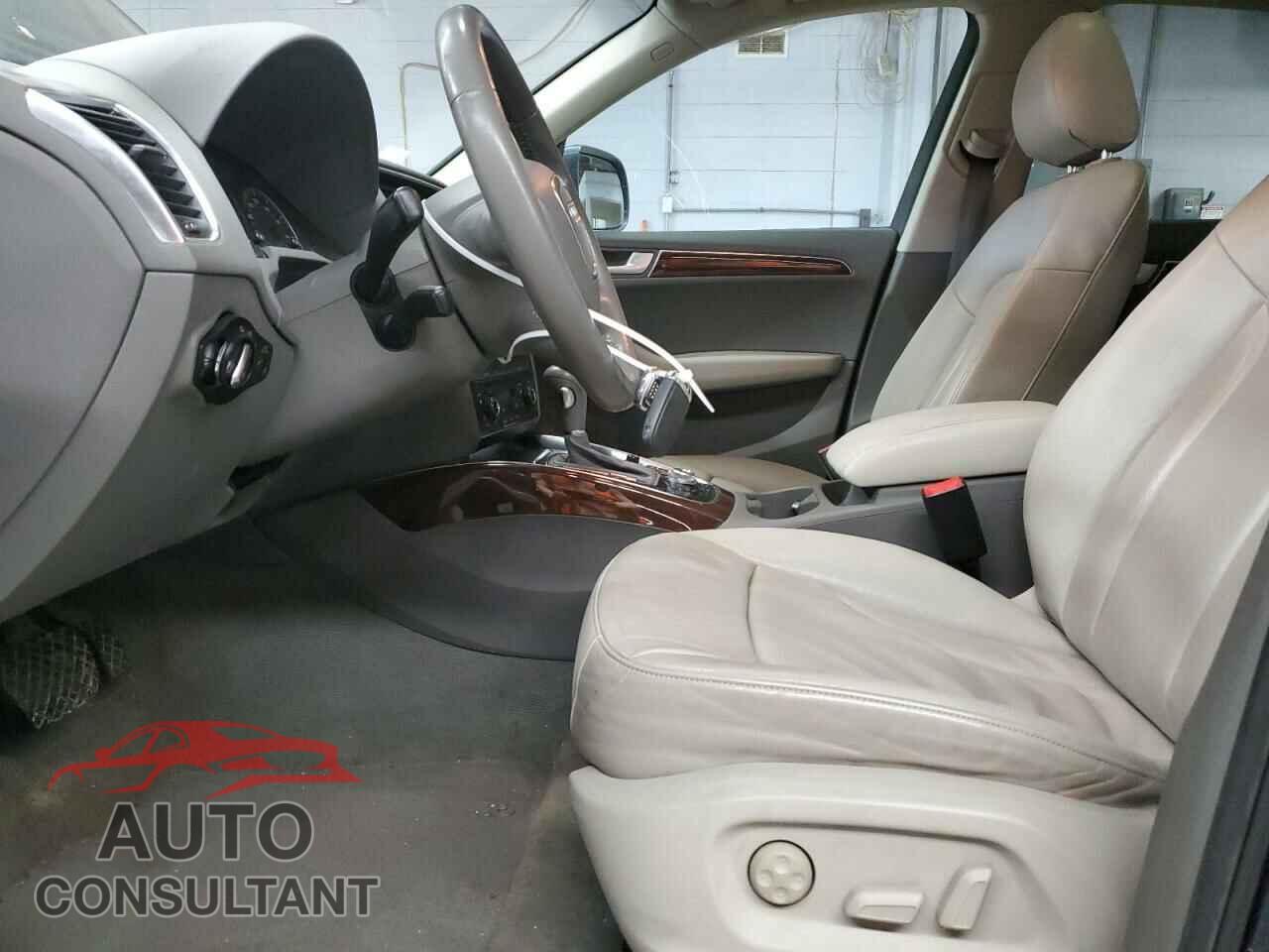 AUDI Q5 2010 - WA1LKAFP0AA013676