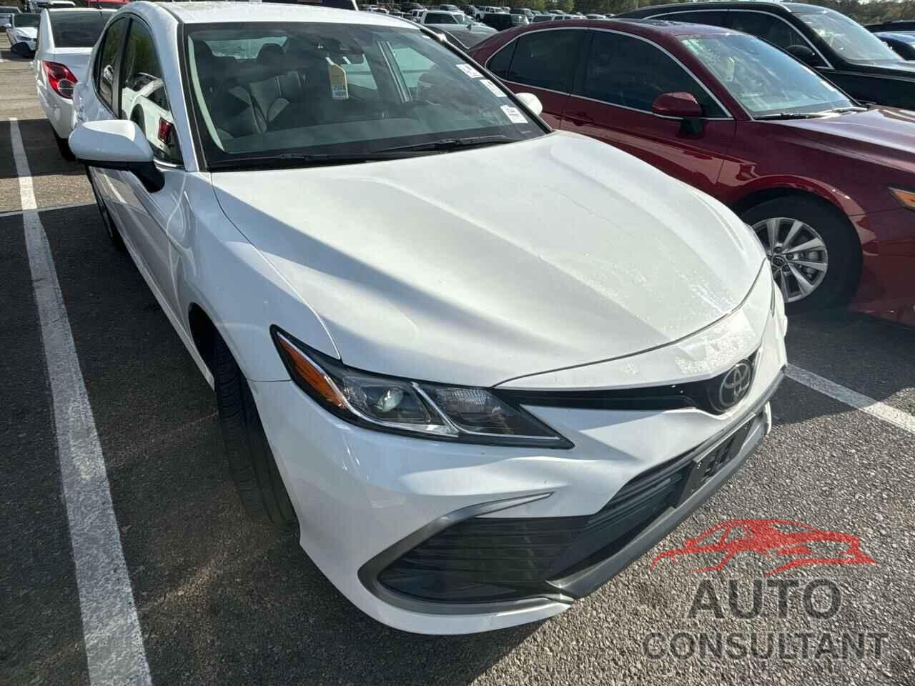 TOYOTA CAMRY 2022 - 4T1C11AK9NU633818