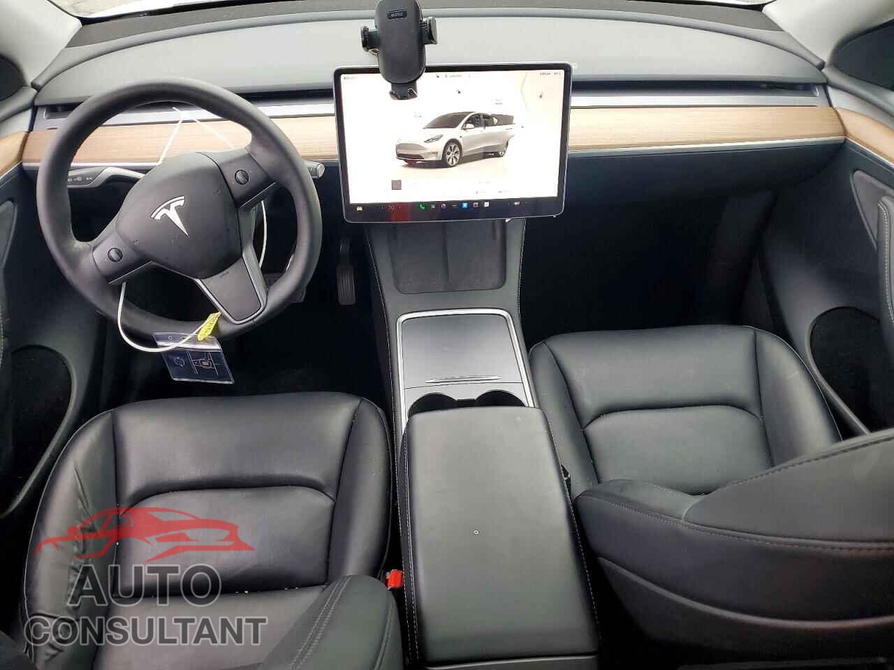 TESLA MODEL Y 2024 - 7SAYGAEE2RF054149