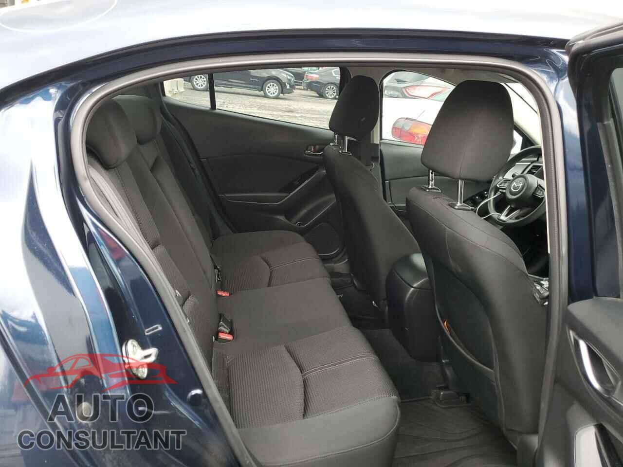 MAZDA 3 2018 - 3MZBN1U71JM215664