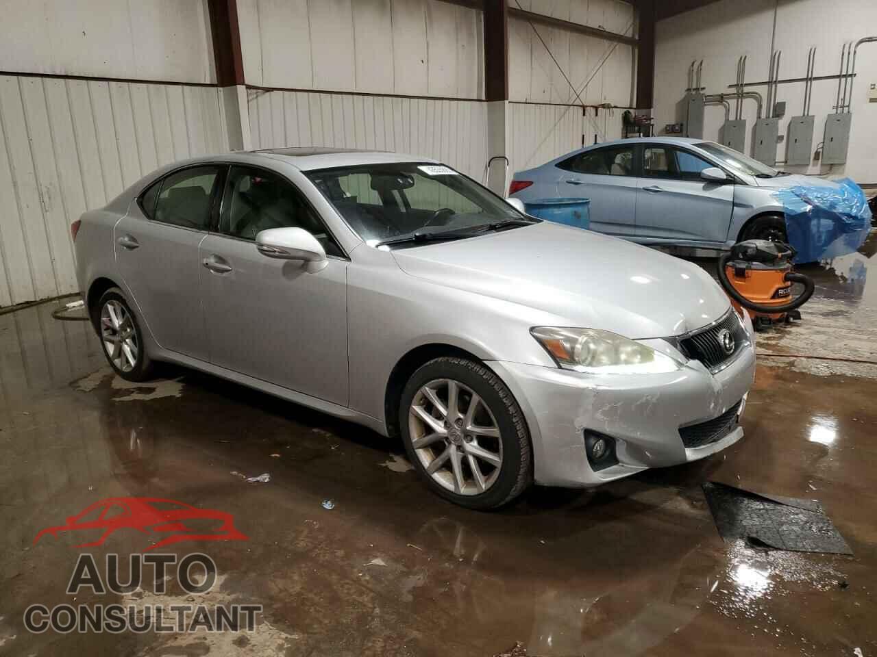 LEXUS IS 2013 - JTHCF5C26D5061947