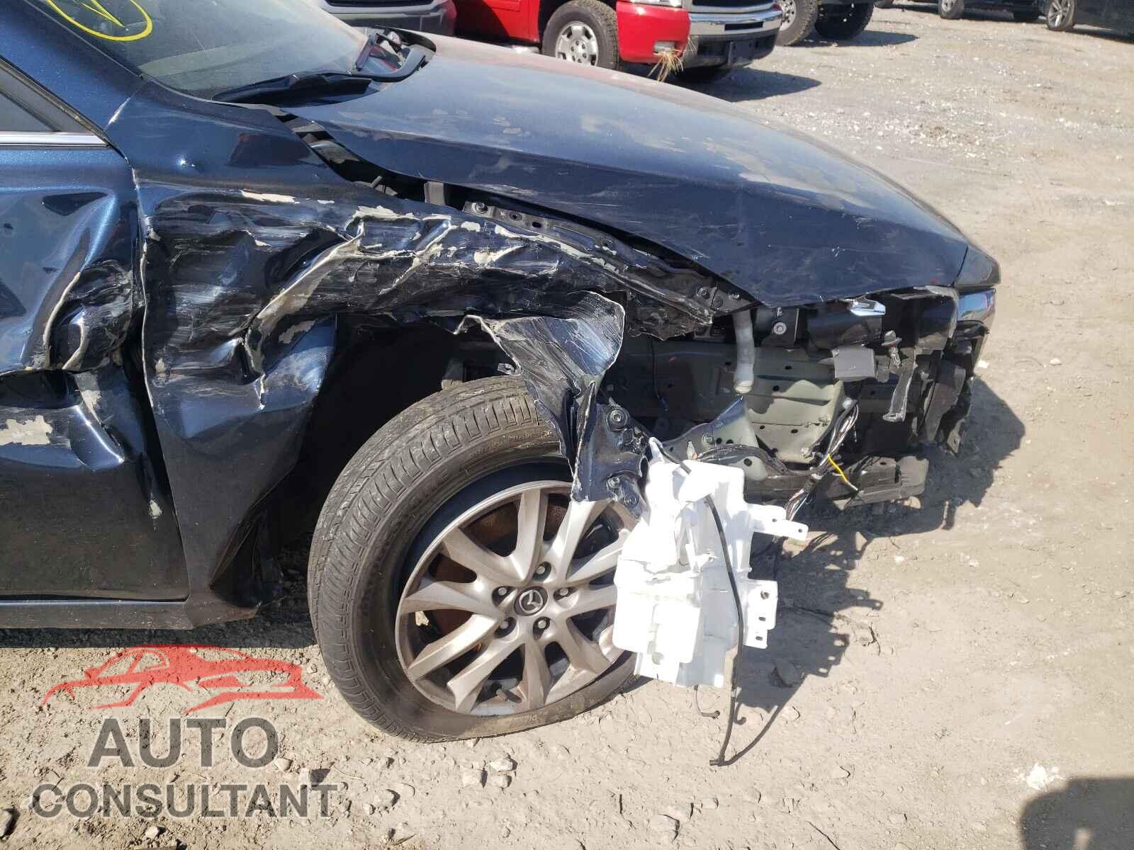 MAZDA 3 2018 - 3MZBN1U77JM162811