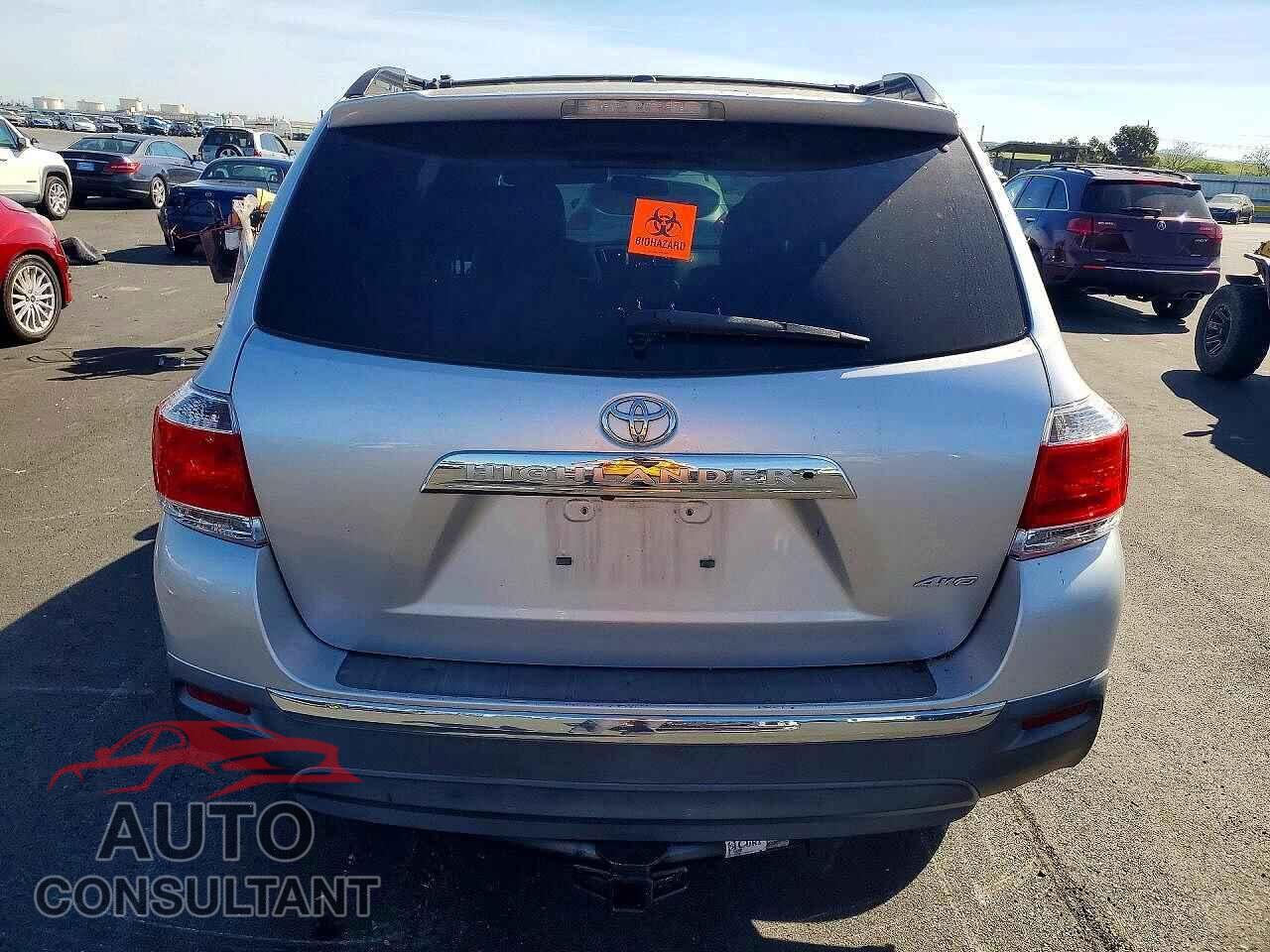 TOYOTA HIGHLANDER 2012 - 5TDBK3EH2CS106745