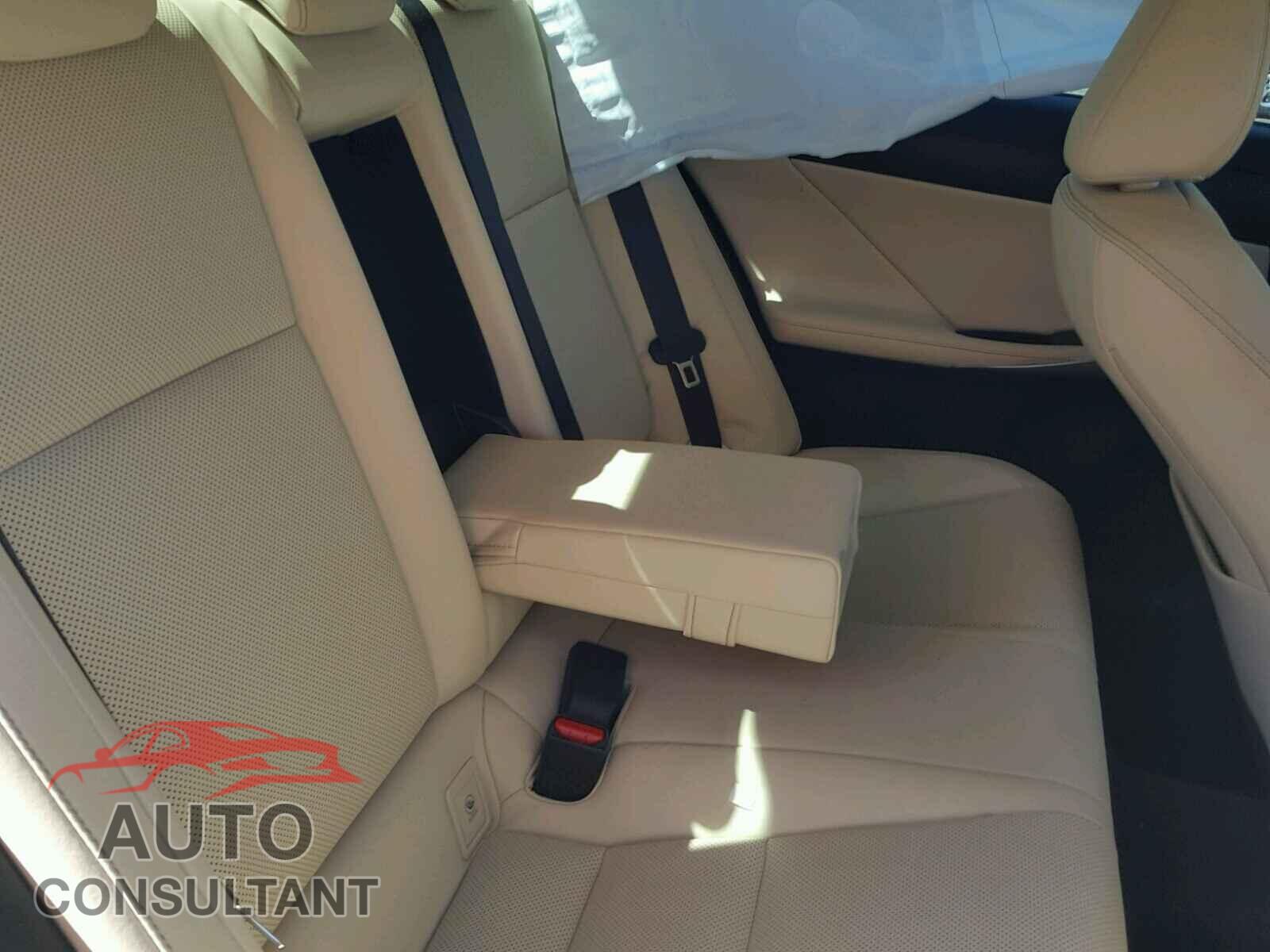 LEXUS IS 2016 - JTHBA1D21G5007123