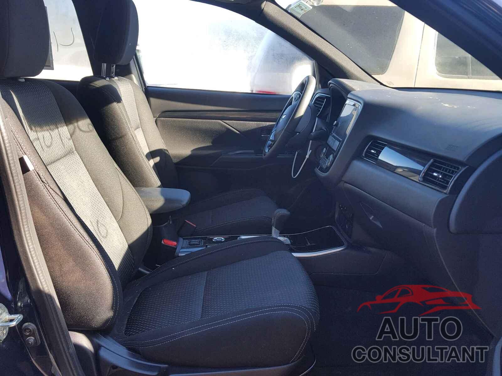 MITSUBISHI OUTLANDER SE 2018 - JA4AZ3A34JZ019890