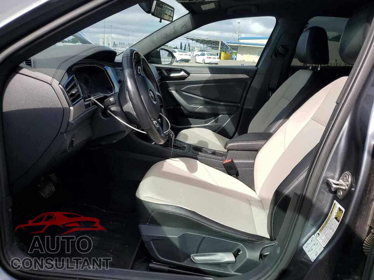 VOLKSWAGEN JETTA 2019 - 3VWC57BU3KM024300