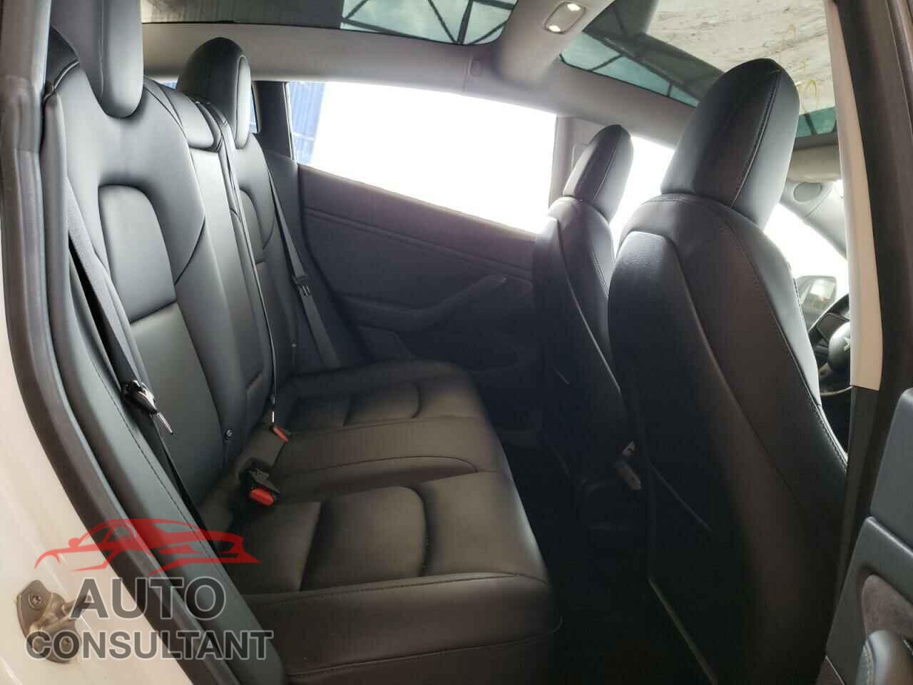 TESLA MODEL 3 2018 - 5YJ3E1EA8JF038827