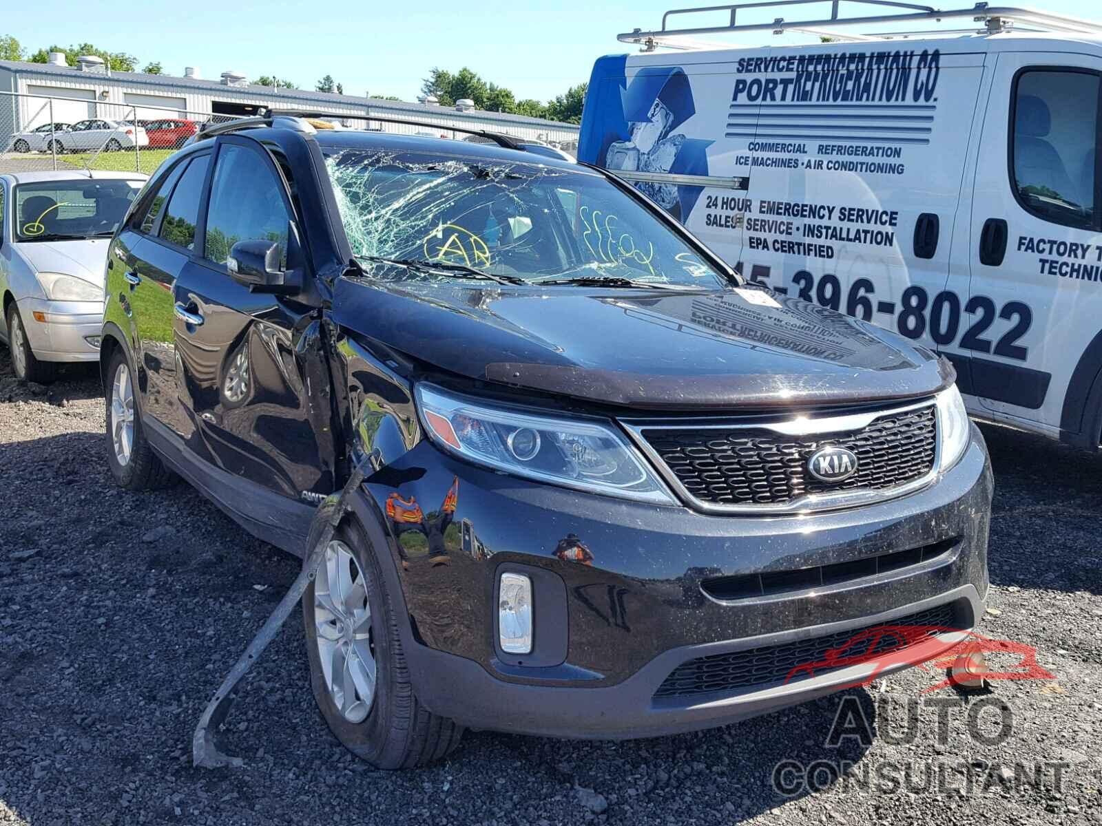 KIA SORENTO LX 2015 - 5XYKTDA74FG625216