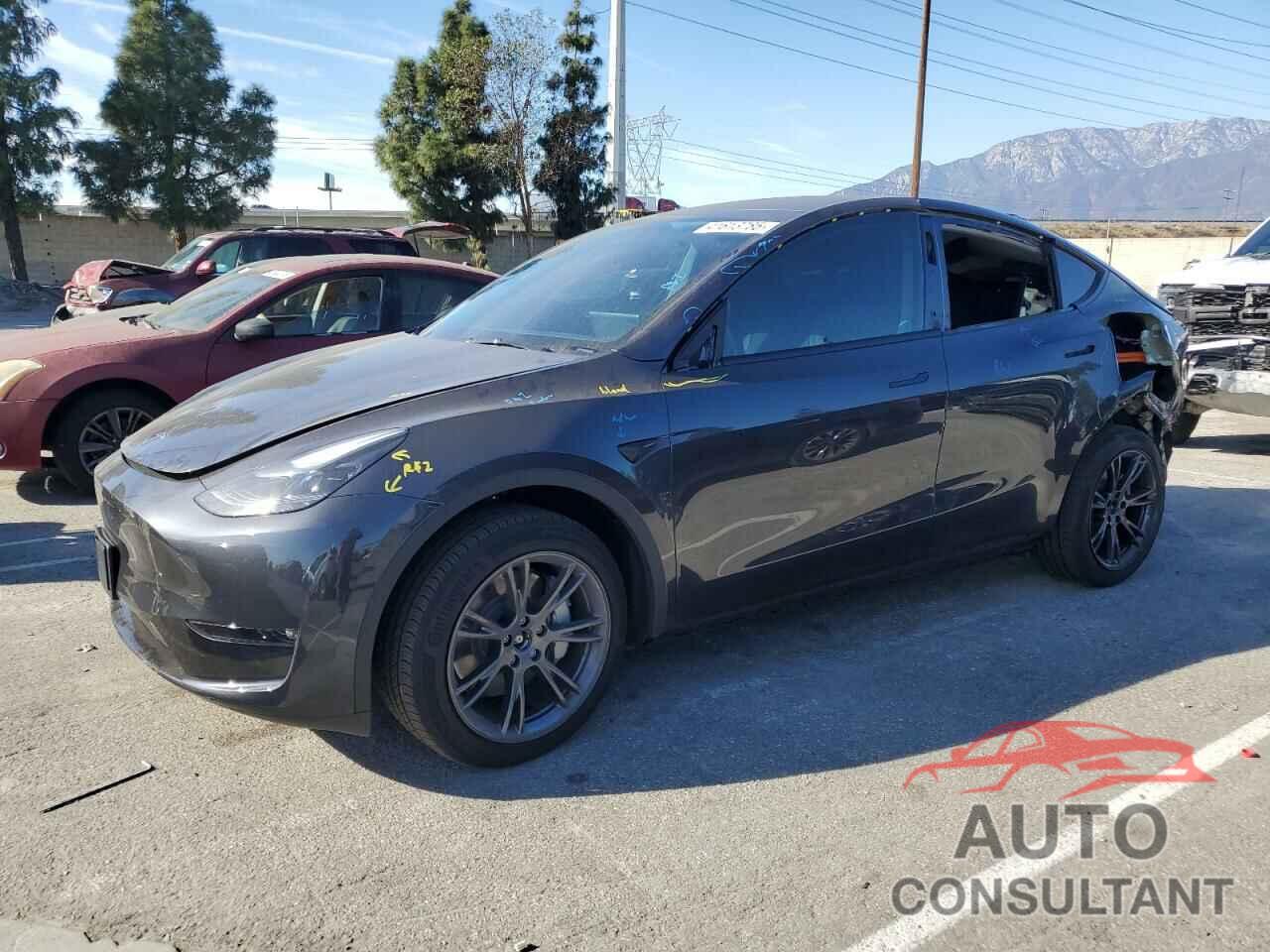 TESLA MODEL Y 2025 - 7SAYGDEE5SF242588