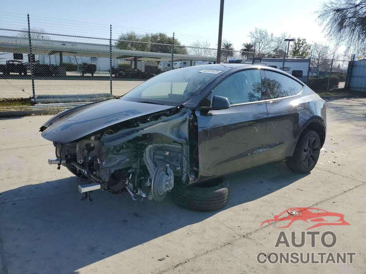 TESLA MODEL Y 2024 - 7SAYGAEE2RF192158