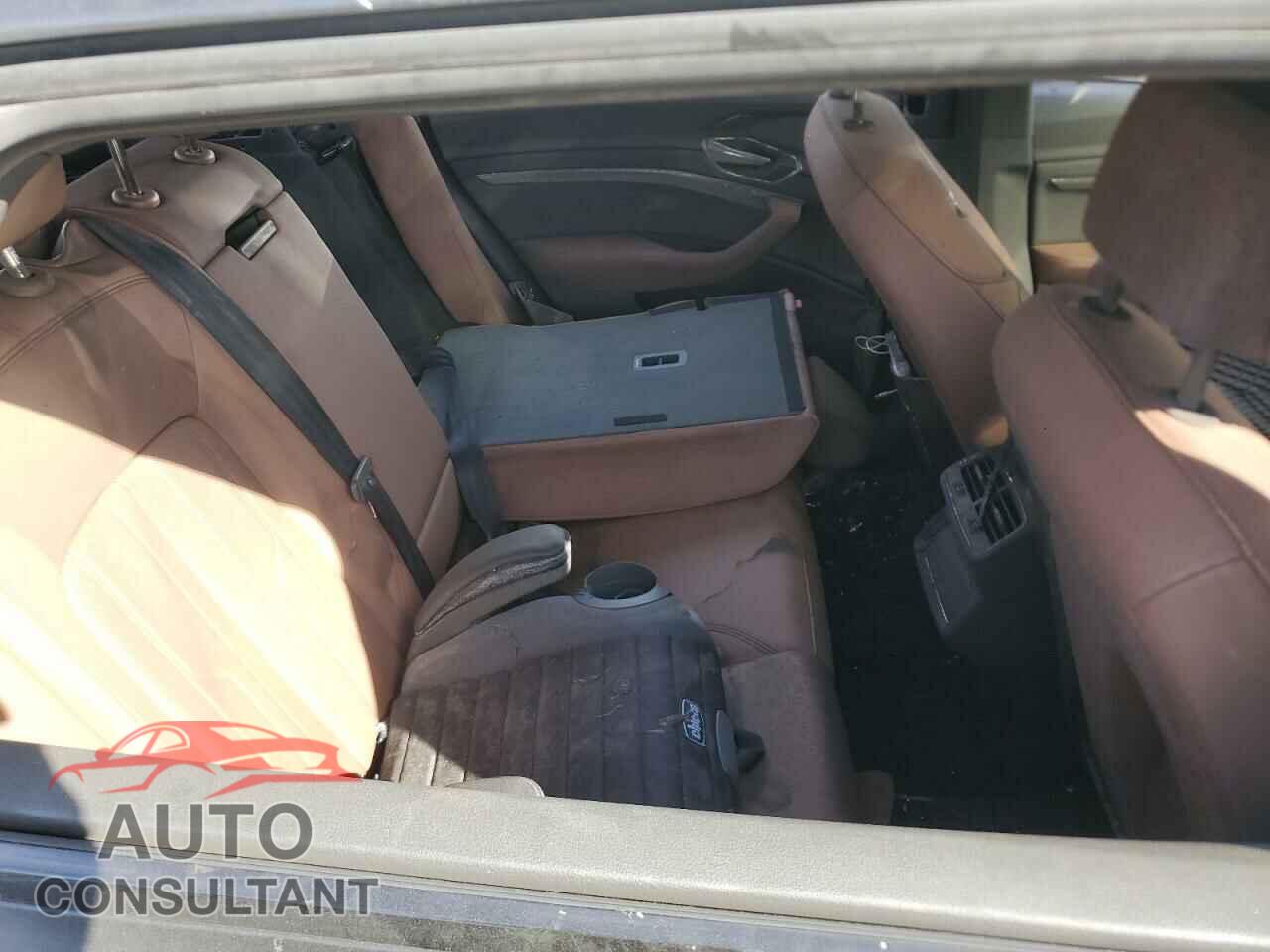 AUDI E-TRON 2019 - WA1LAAGE2KB013285