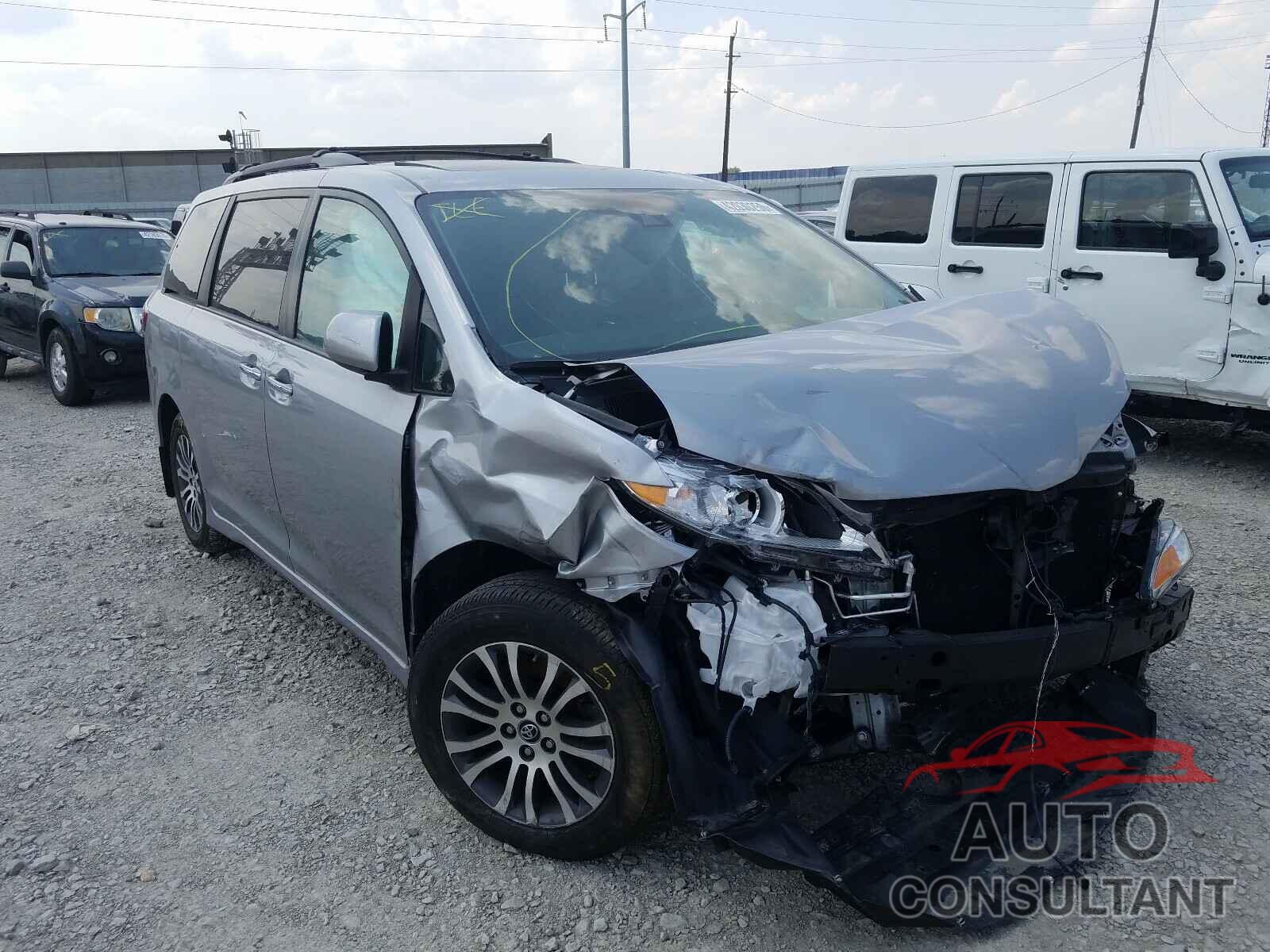 TOYOTA SIENNA 2018 - 5TDYZ3DC5JS944681