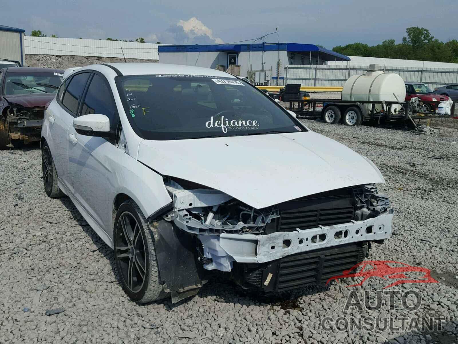 FORD FOCUS 2017 - 1FADP3L98HL256167