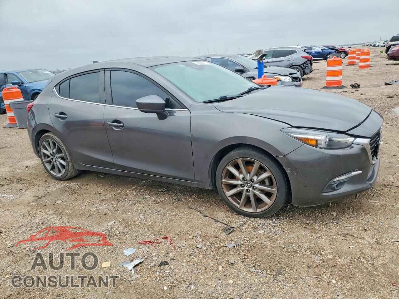 MAZDA 3 2018 - 3MZBN1M32JM168917