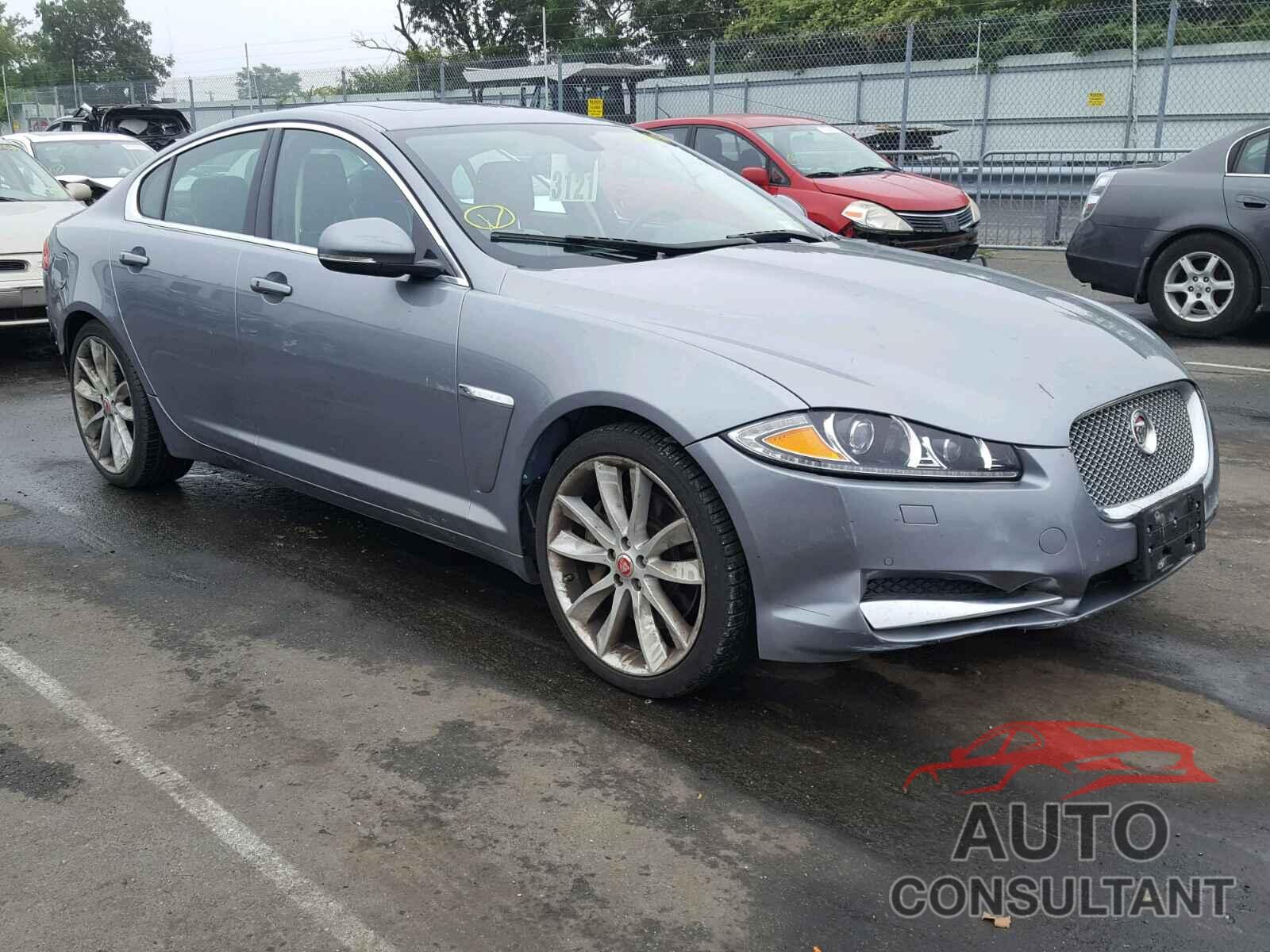 JAGUAR XF 2015 - SAJWJ0FF4F8U59983