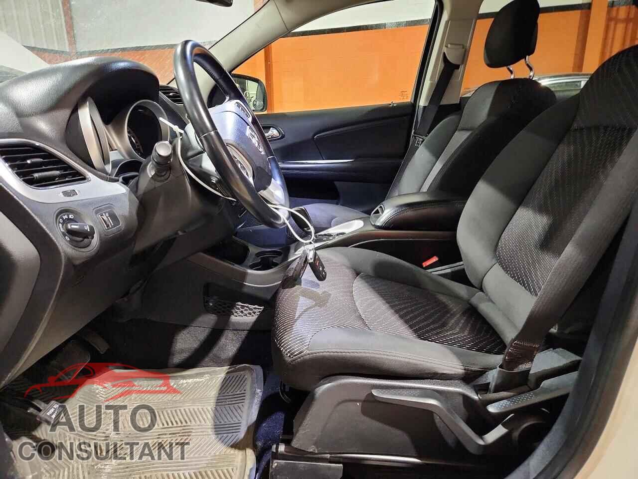 DODGE JOURNEY 2015 - 3C4PDCCGXFT751907