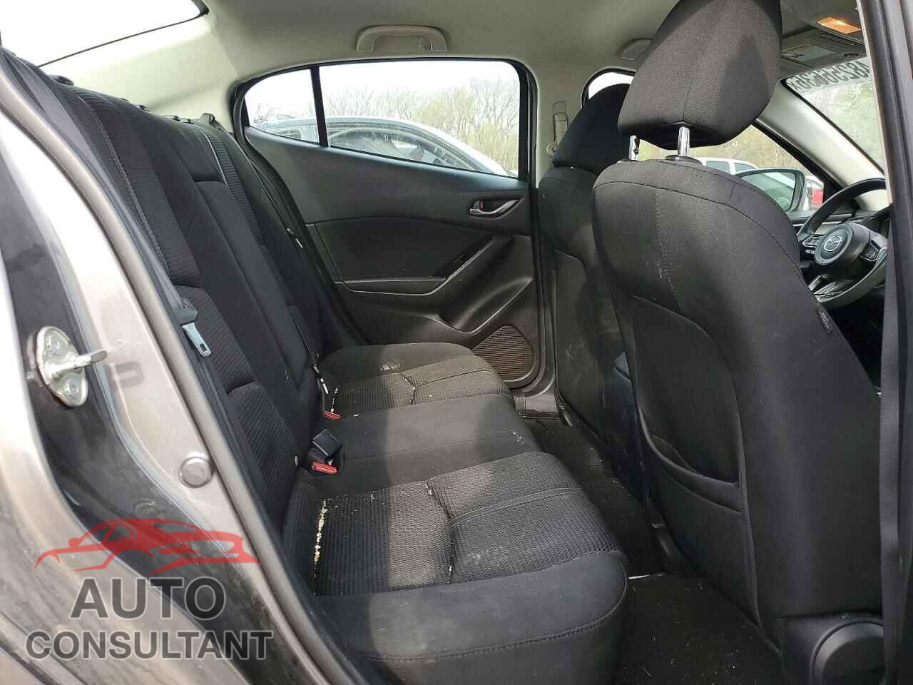 MAZDA 3 2018 - 3MZBN1U77JM228564