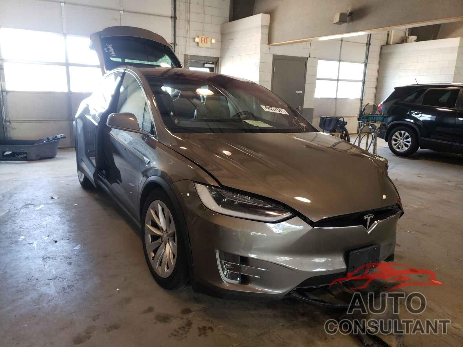 TESLA MODEL X 2016 - 5YJXCBE26GF010703