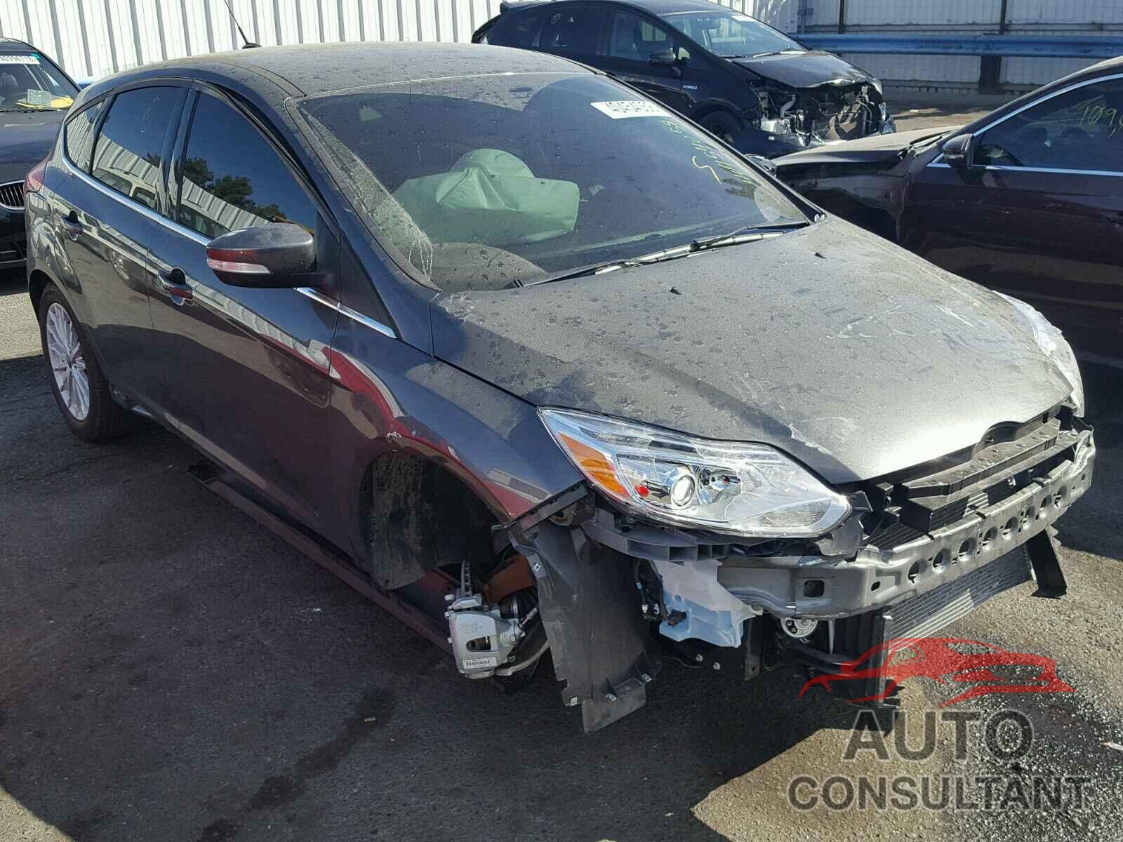 FORD FOCUS 2018 - 1FADP3R4XJL261162