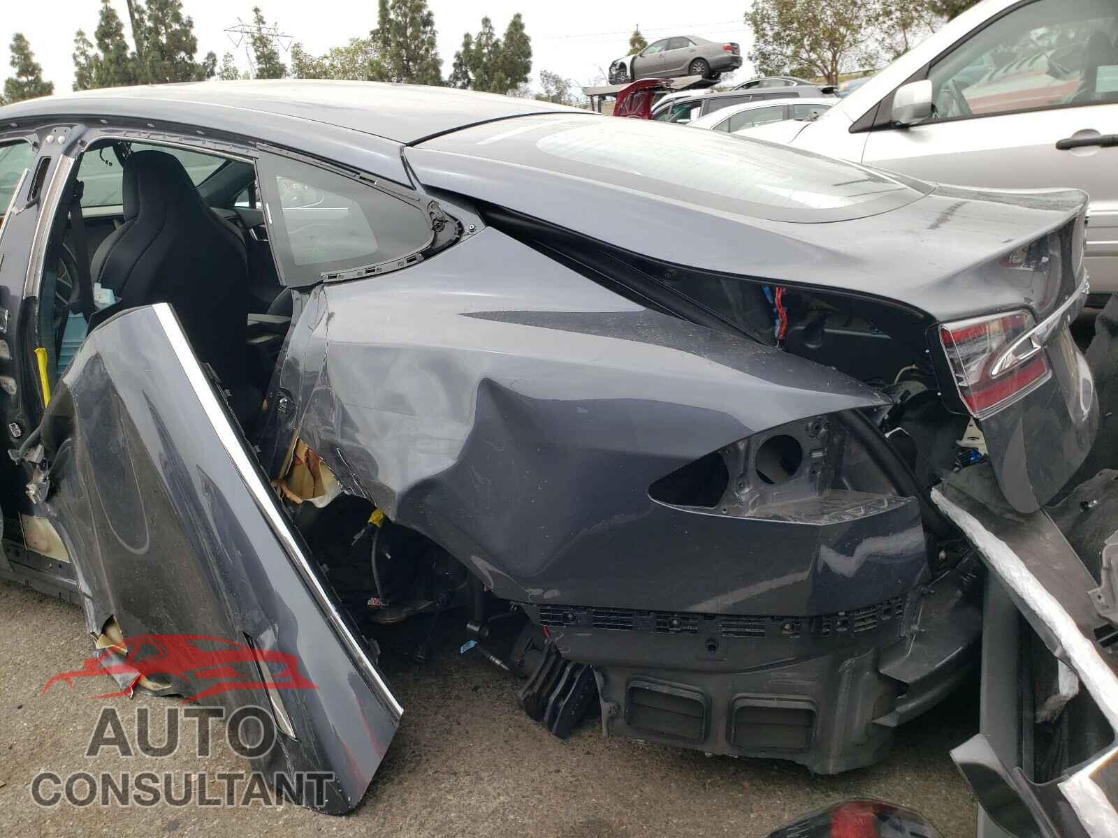 TESLA MODEL S 2019 - 5YJSA1E2XKF348317