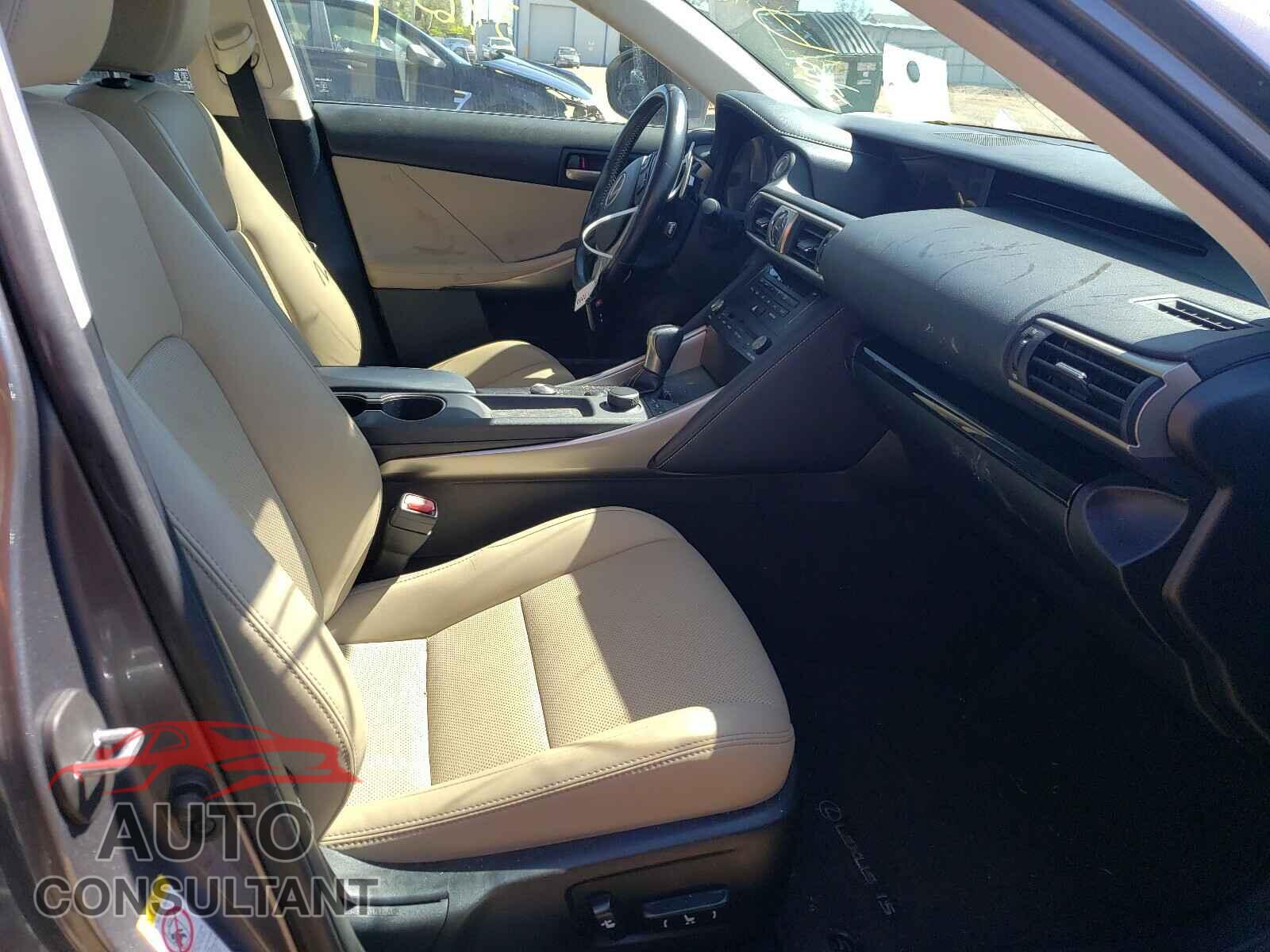 LEXUS IS 2017 - JTHBA1D20H5046366