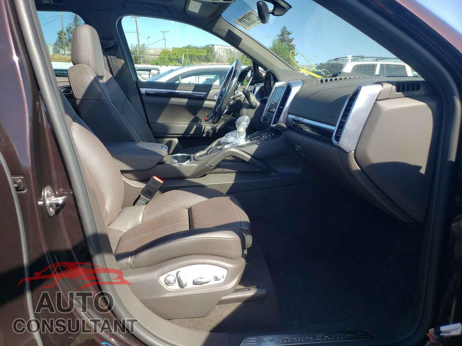 PORSCHE CAYENNE 2017 - WP1AA2A27HKA83034