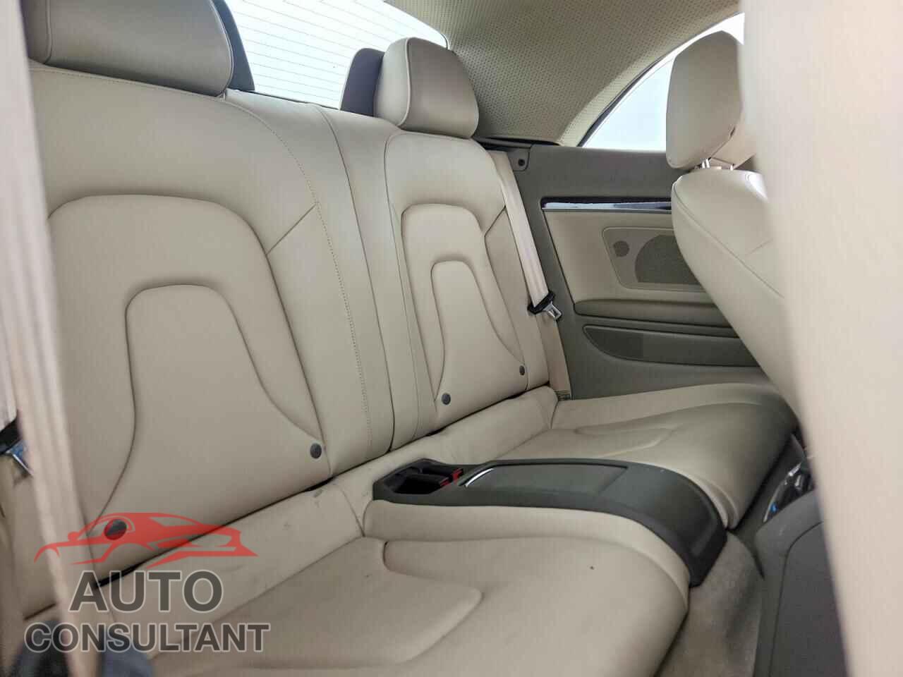 AUDI A5 2012 - WAULFAFH8CN004459