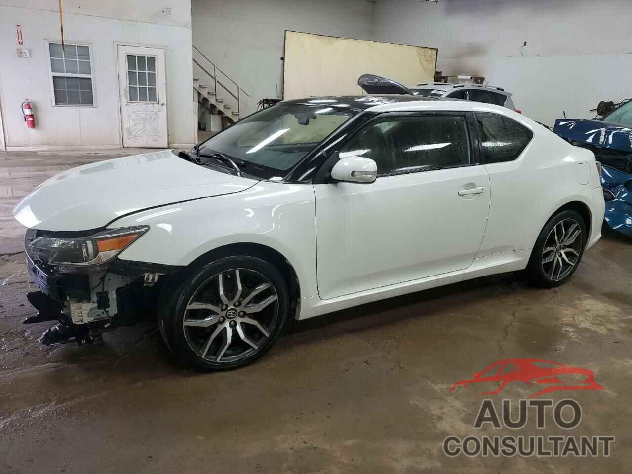 TOYOTA SCION 2016 - JTKJF5C72GJ016786