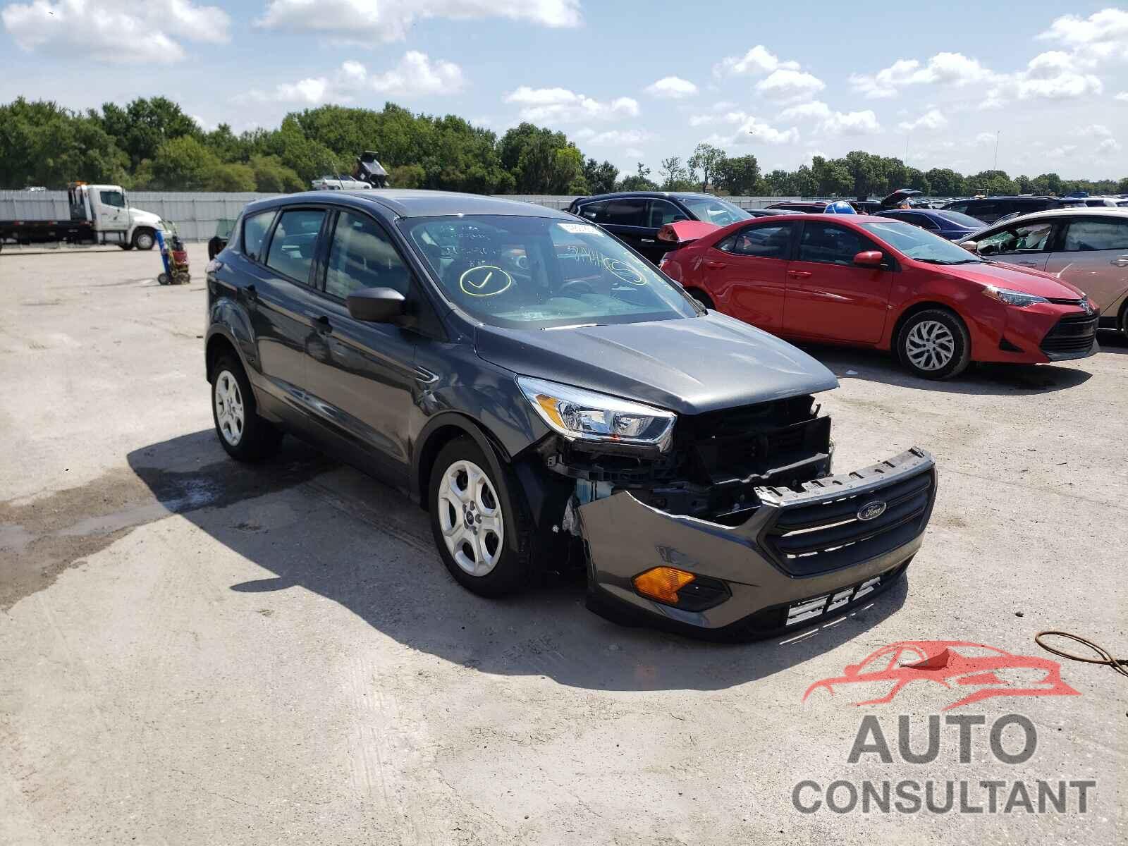 FORD ESCAPE 2017 - 1FMCU0F71HUB12800