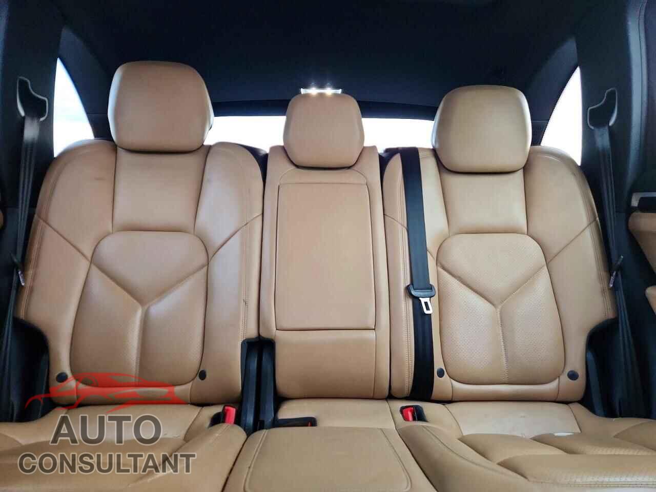 PORSCHE CAYENNE 2017 - WP1AA2A22HKA89551