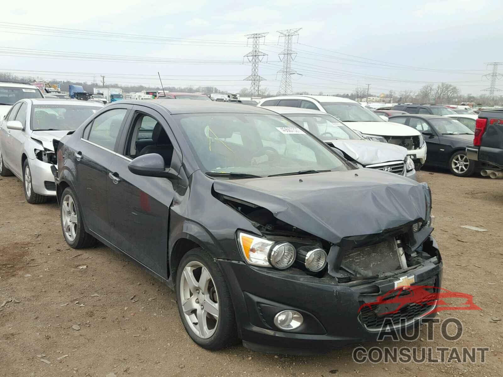 CHEVROLET SONIC 2015 - 1G1JE5SB0F4195707