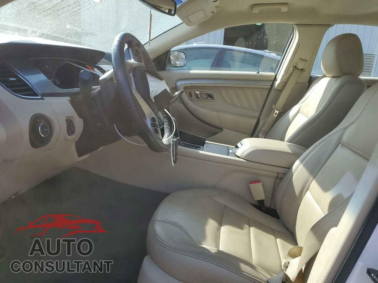 FORD TAURUS 2017 - 1FAHP2E84HG128565