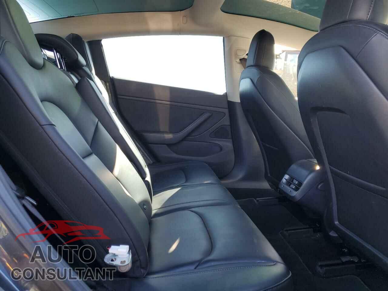 TESLA MODEL 3 2018 - 5YJ3E1EA4JF008577