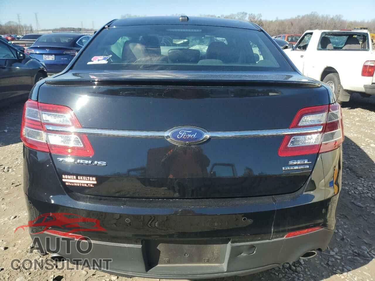 FORD TAURUS 2018 - 1FAHP2E8XJG119357