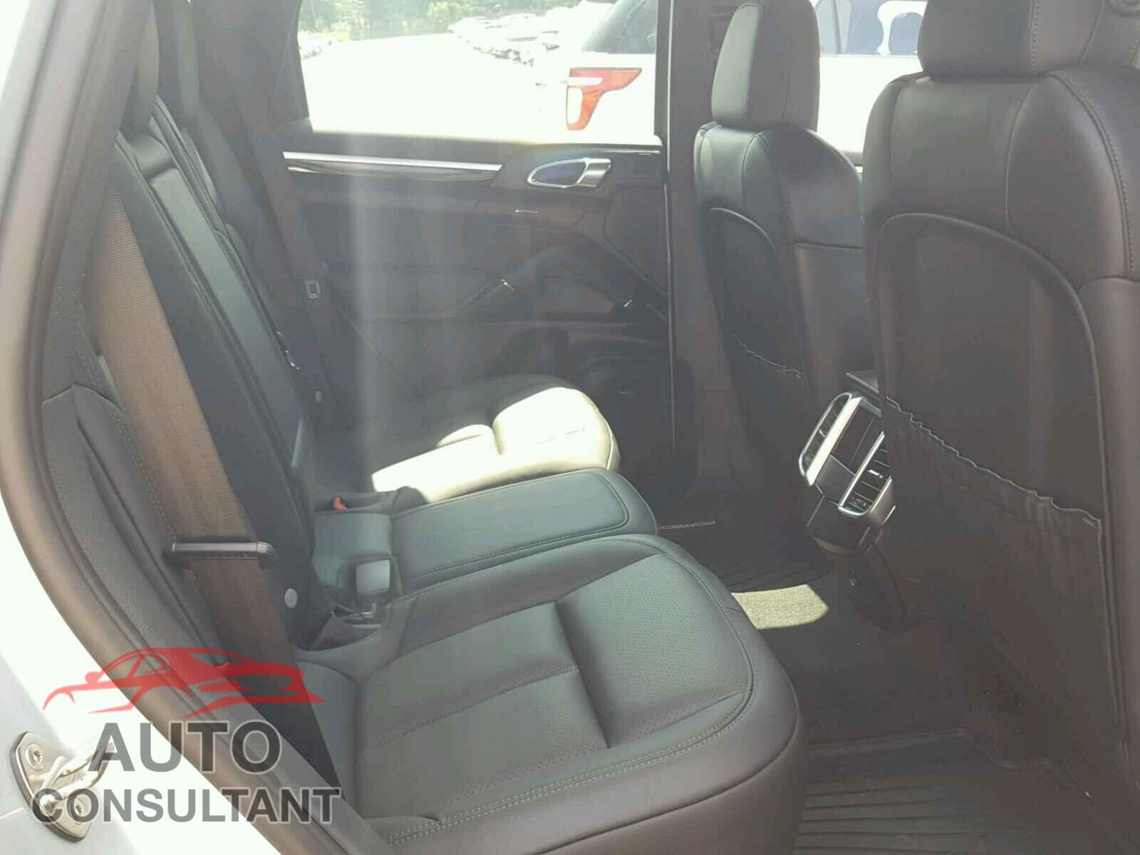 PORSCHE CAYENNE 2016 - WP1AA2A2XGKA08908