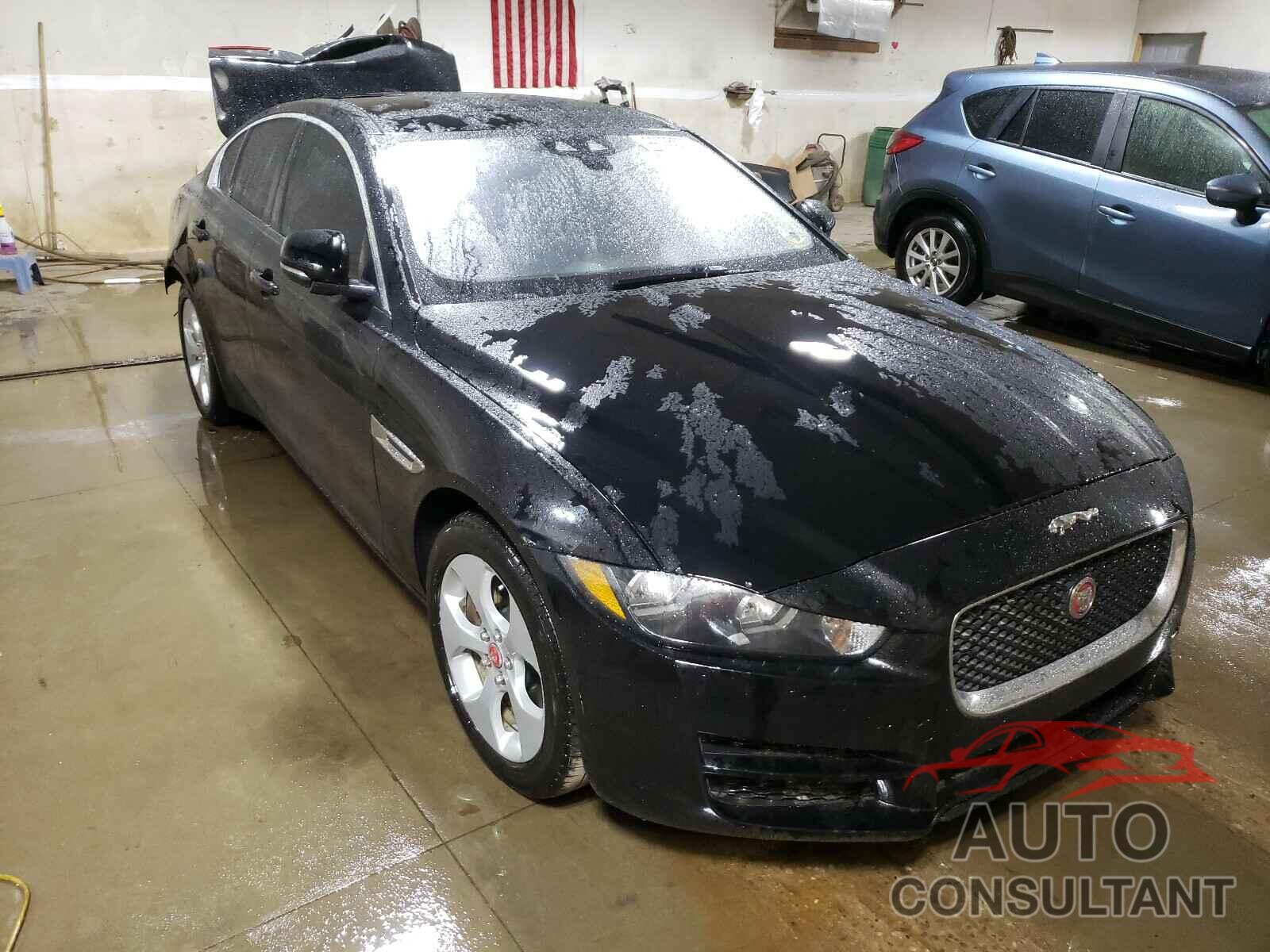 JAGUAR XE 2017 - SAJAR4BG0HA948062