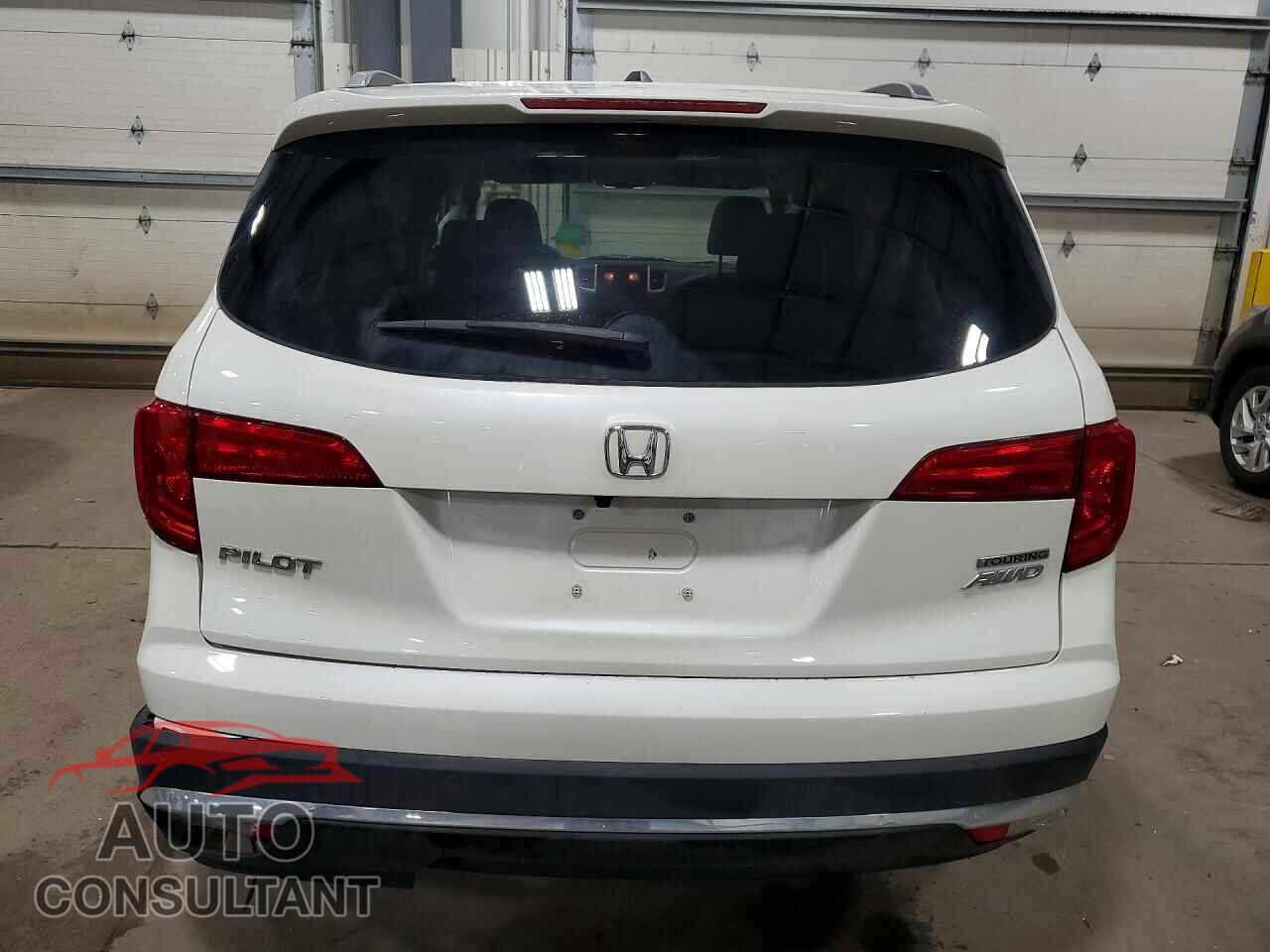 HONDA PILOT 2018 - 5FNYF6H96JB024362